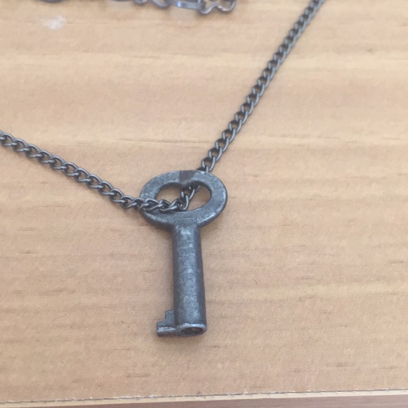 Antique vintage key necklace double chains - Picture 3 of 6